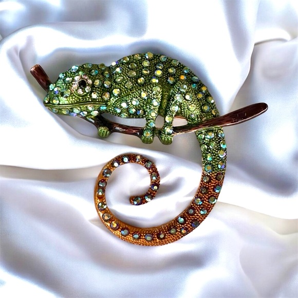Jewelry - Beautiful lg metal chameleon brooch/pin w rhinestones statement piece sparkly
